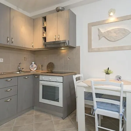 Apartments Krvavica