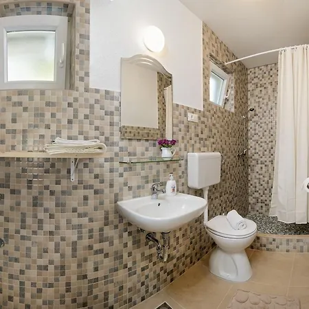 Apartments Krvavica 아파트 *