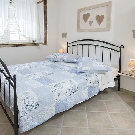 Apartments Krvavica *