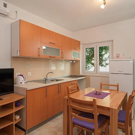 Apartments Krvavica