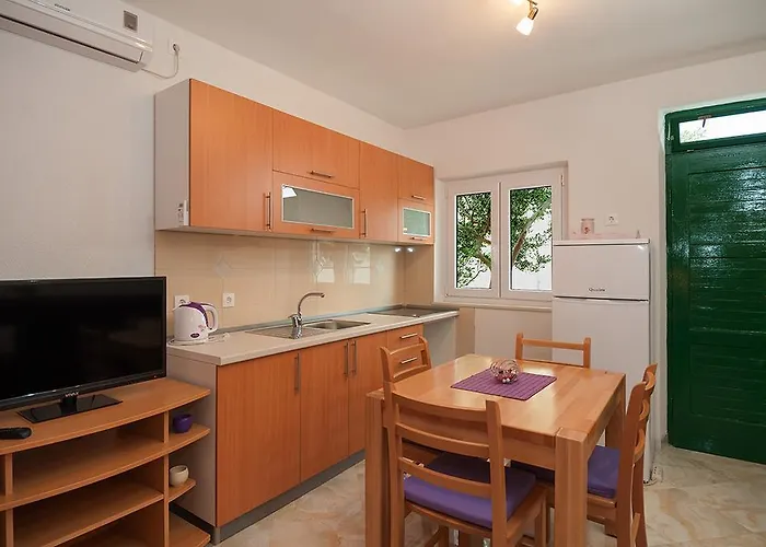 Apartments Krvavica